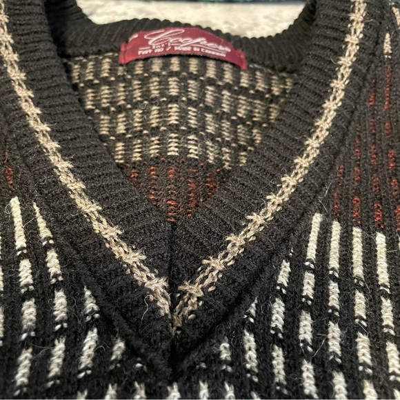 Vintage Cooper Men’s V-neck Grandpa Sweater - Picture 8 of 8